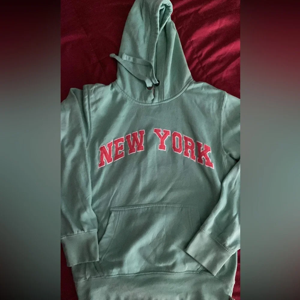 GREY WHALE NEW YORK light Green Embroidered Sweatshirt - - Picture 1 of 4